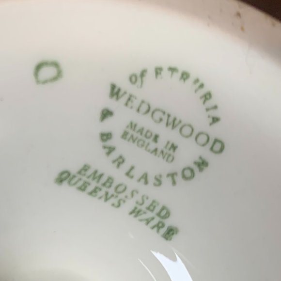 Wedgwood Etruria Barlaston Blue on White vase - 7 Inches Tall - Picture 7 of 7